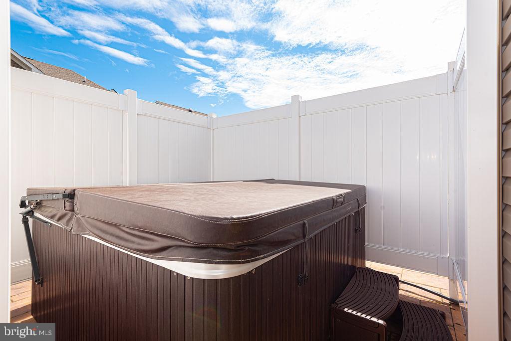 18622 OLD CANAL LANE