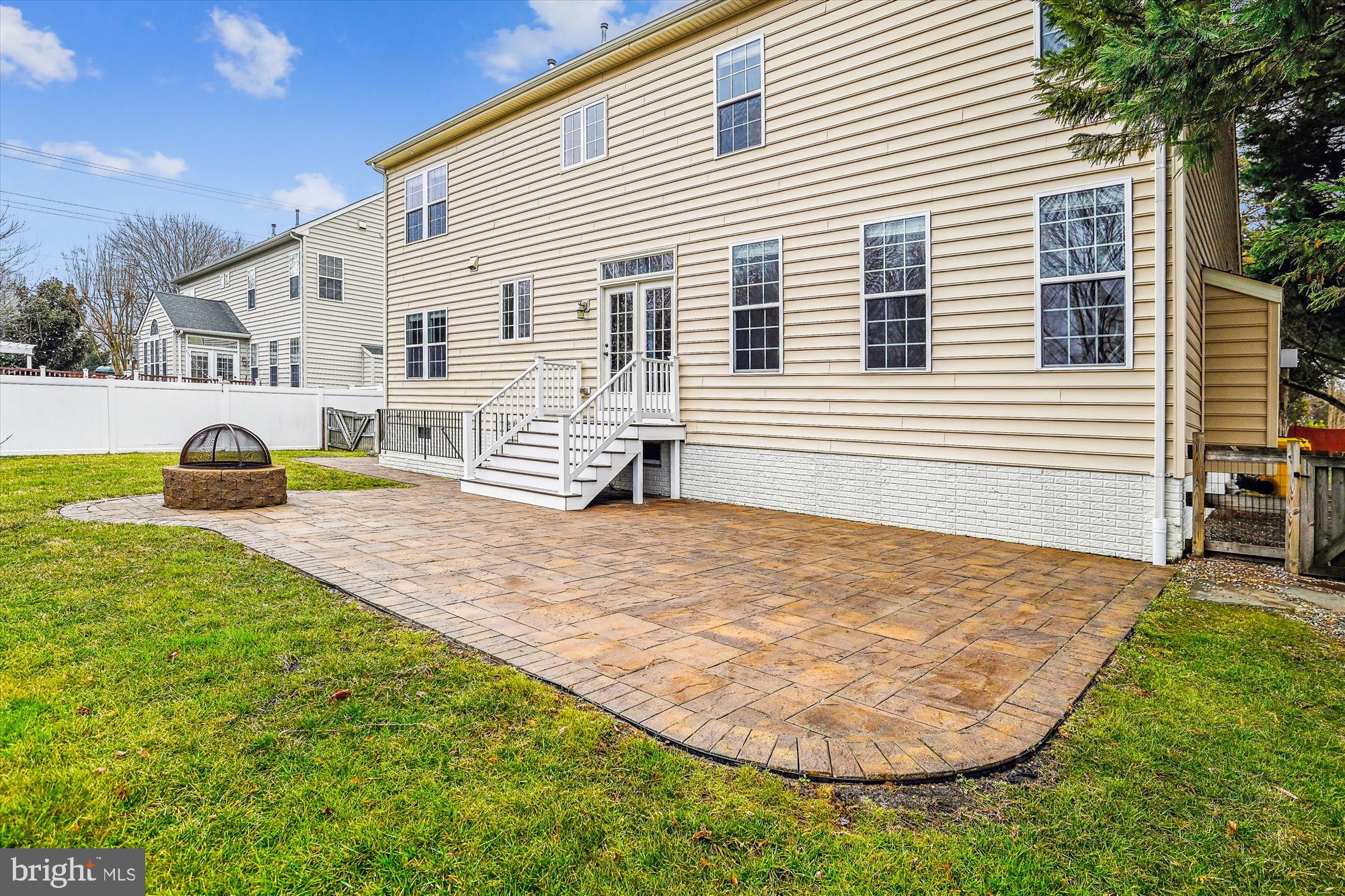 102 HOLLY ROAD