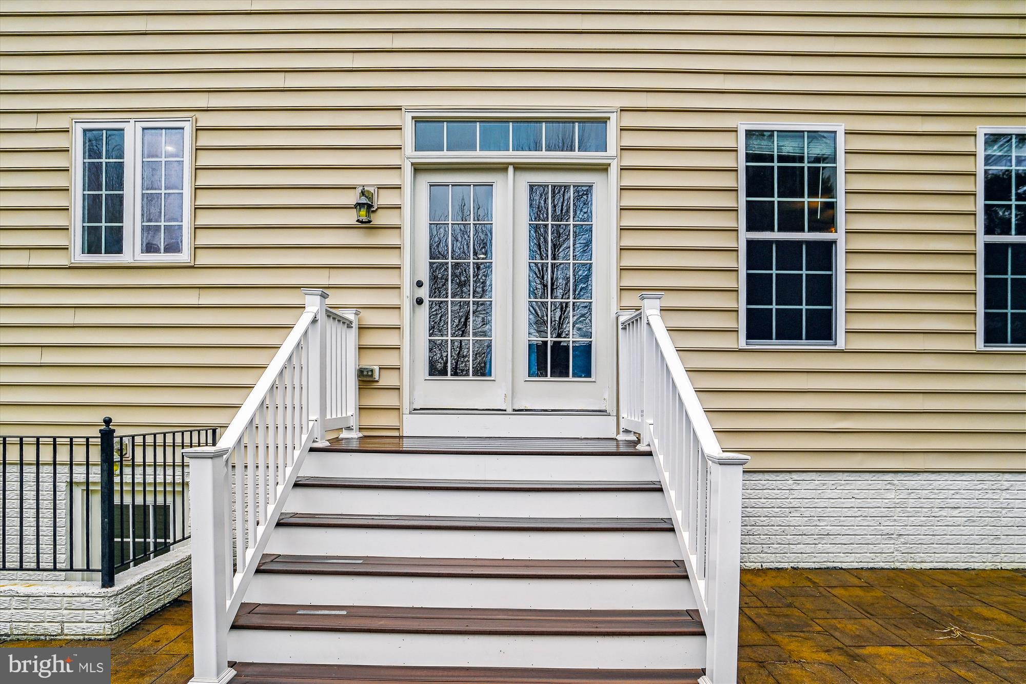 102 HOLLY ROAD