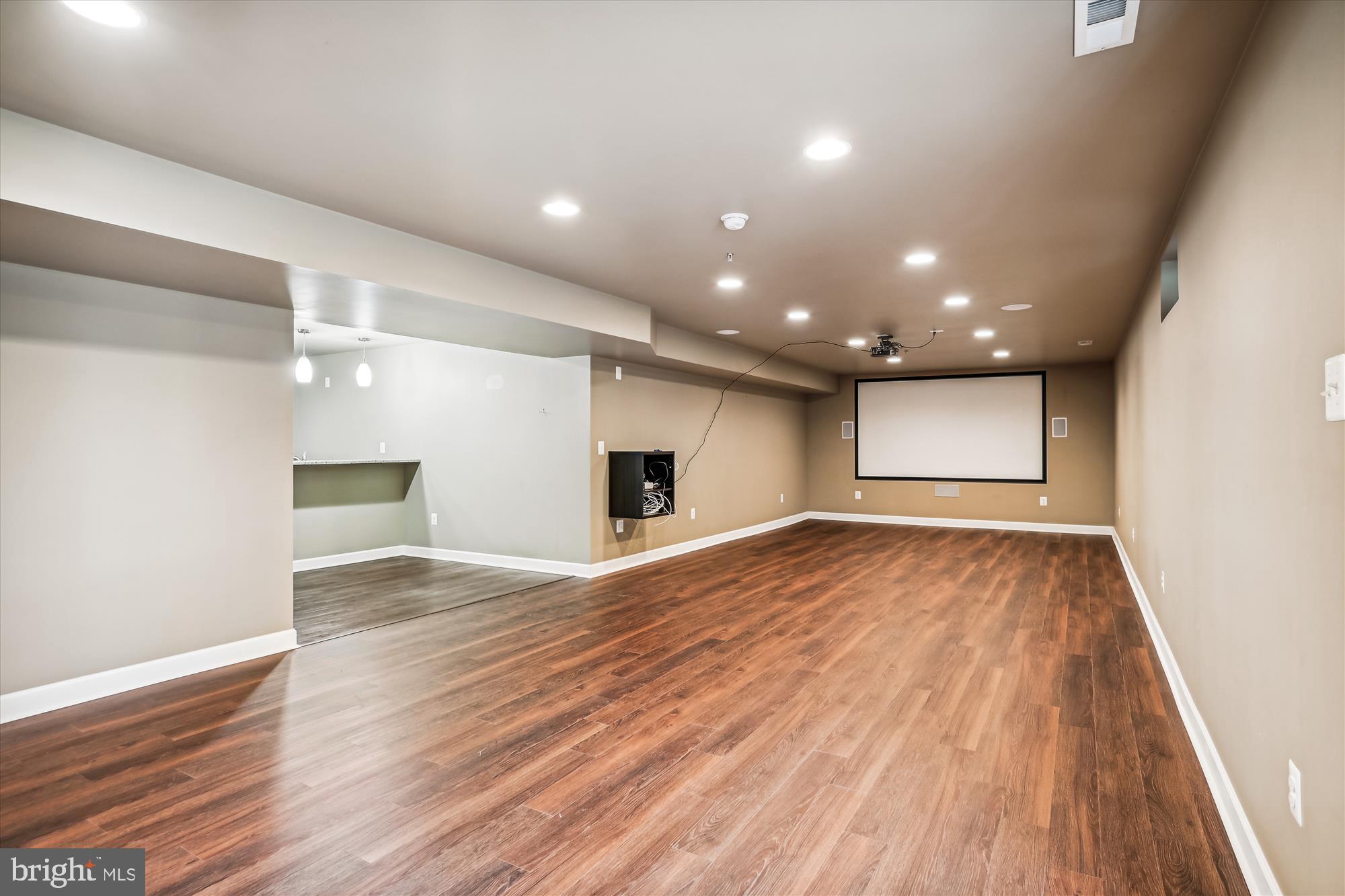 102 HOLLY ROAD