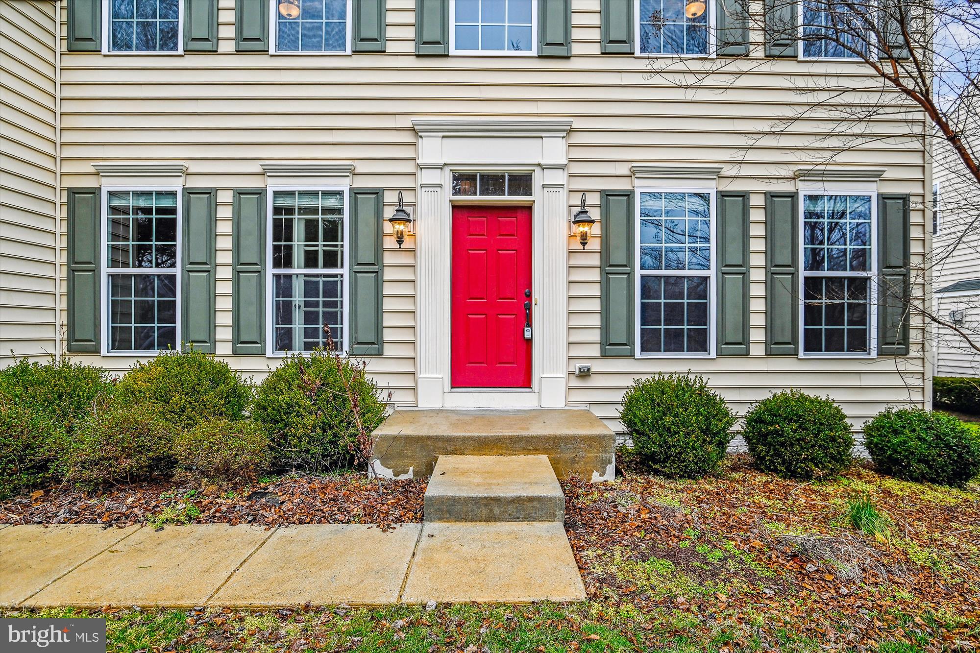 102 HOLLY ROAD