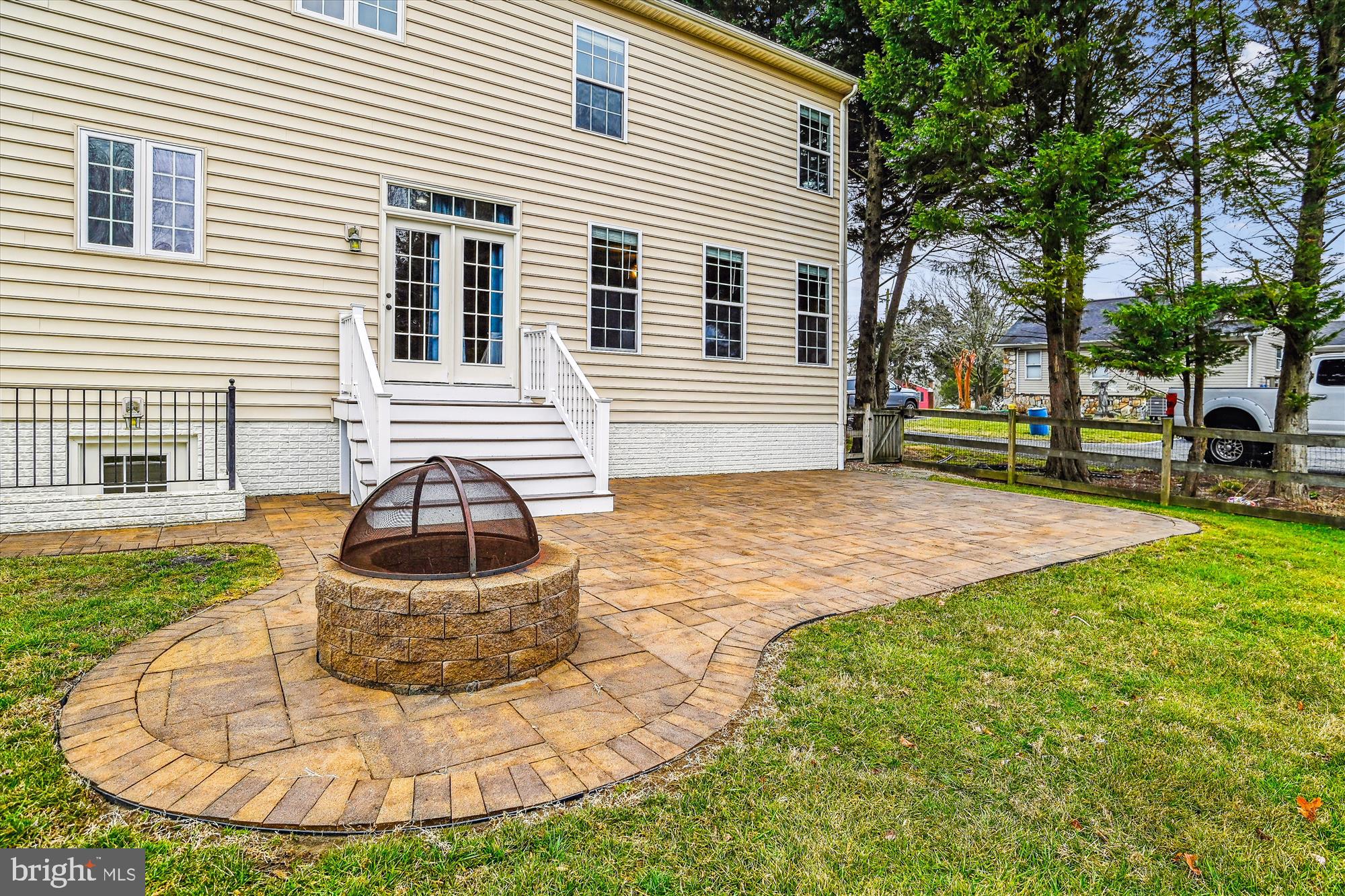 102 HOLLY ROAD