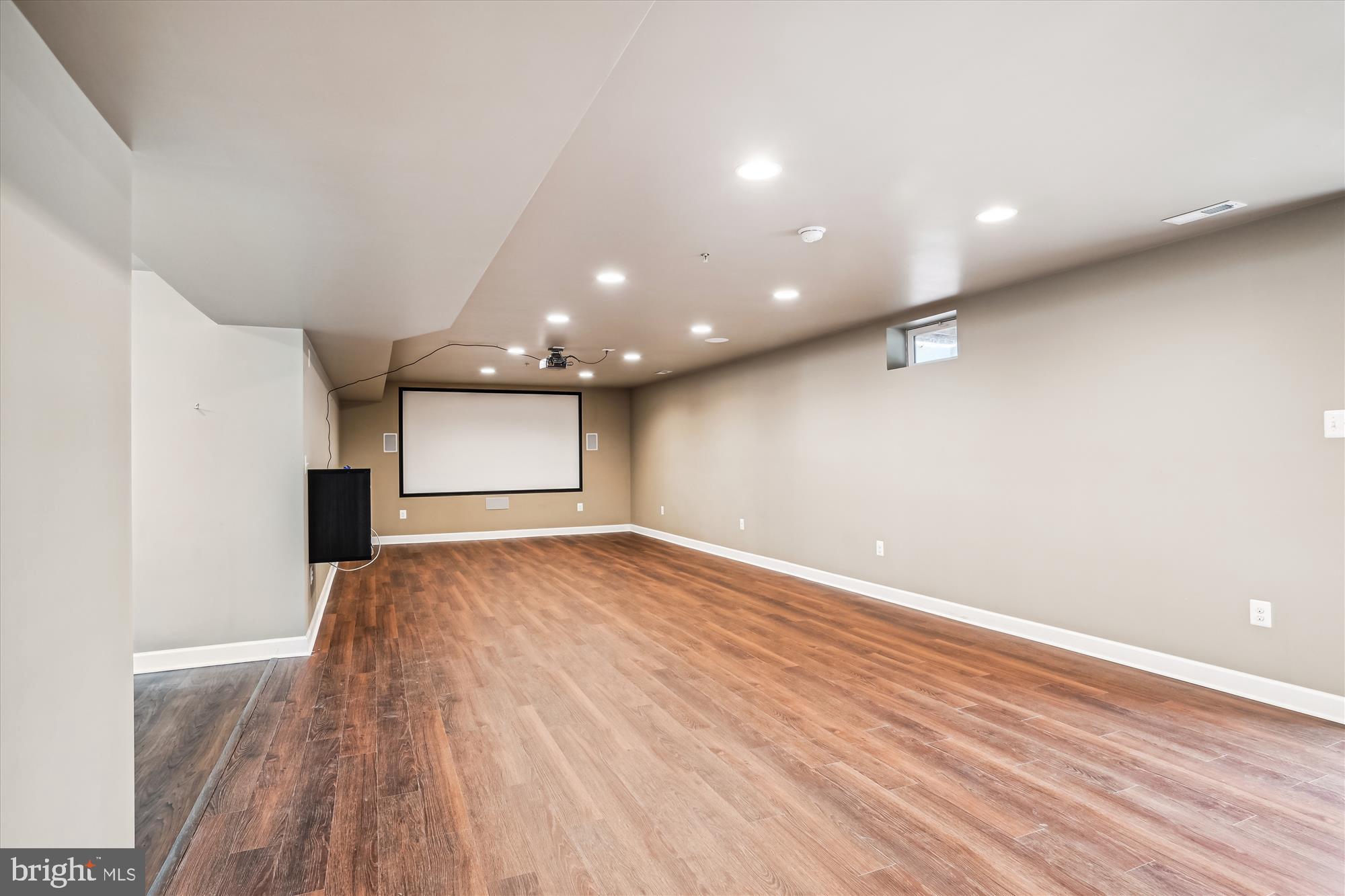 102 HOLLY ROAD