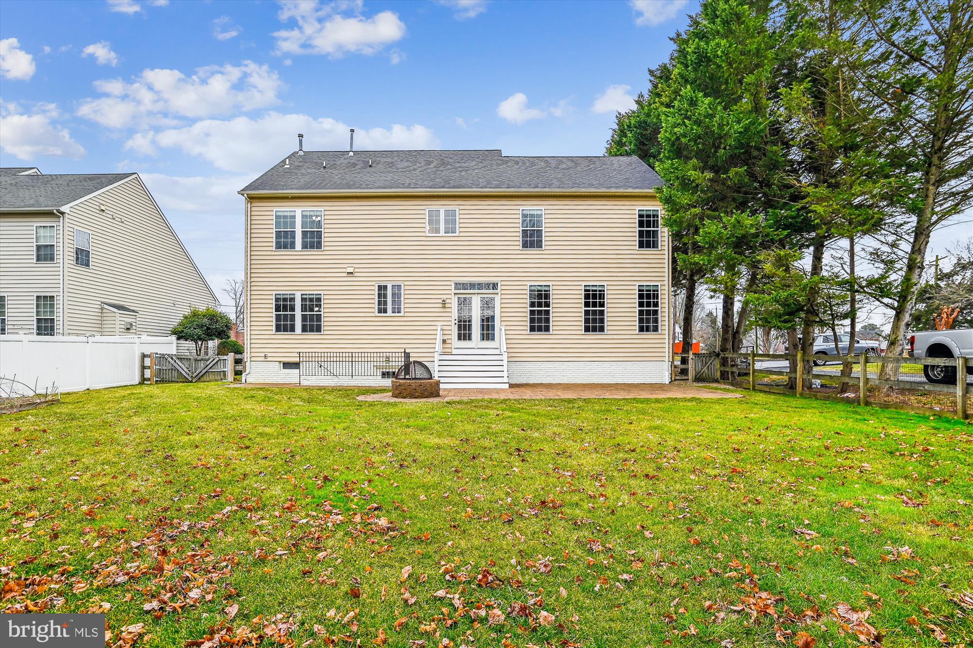 102 HOLLY ROAD