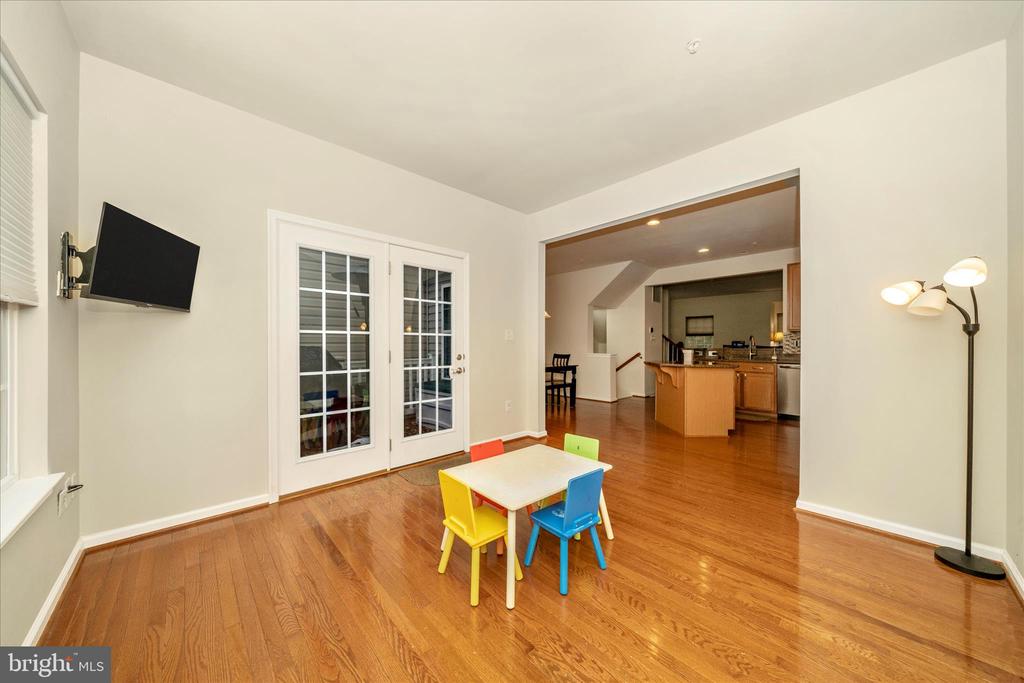 919 HOPKINS CORNER