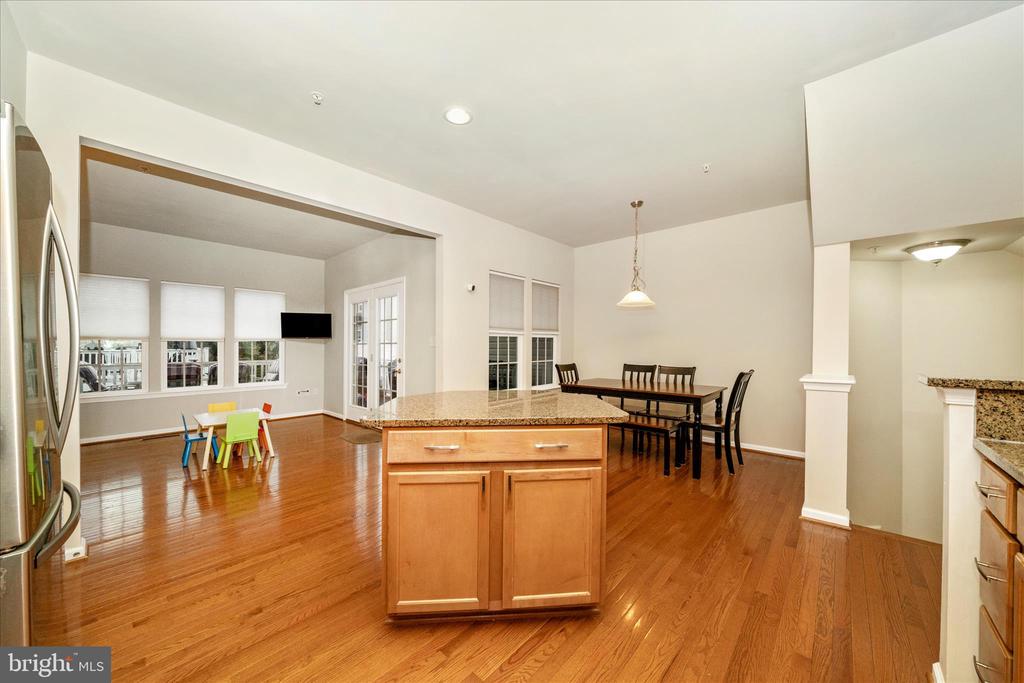 919 HOPKINS CORNER