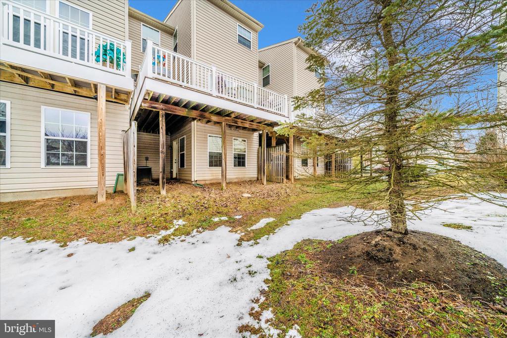919 HOPKINS CORNER
