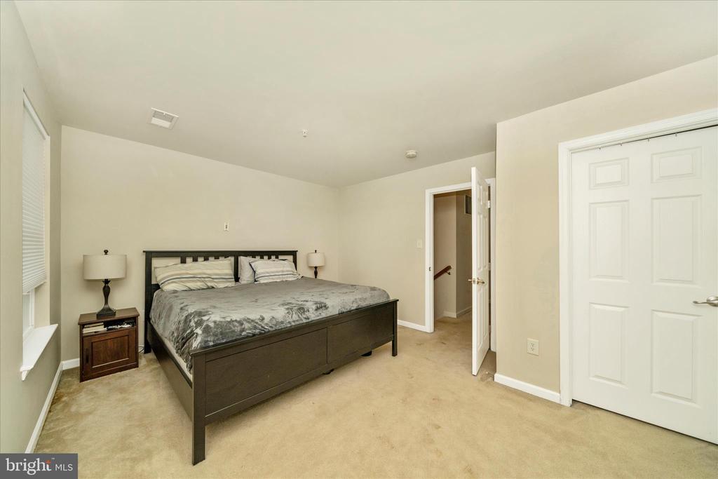 919 HOPKINS CORNER