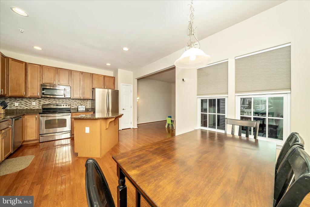 919 HOPKINS CORNER