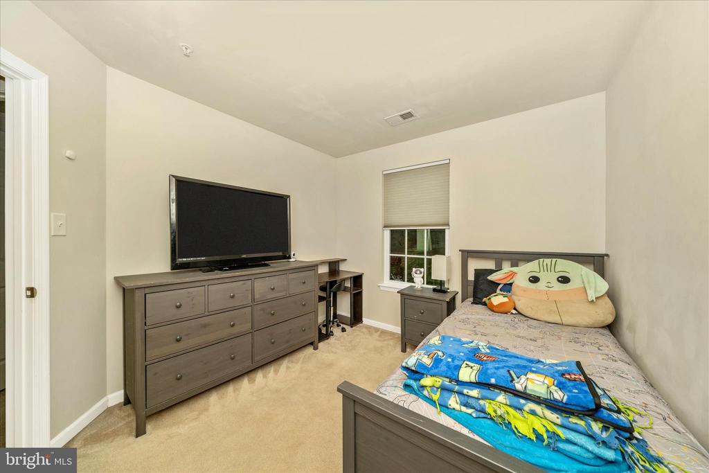 919 HOPKINS CORNER