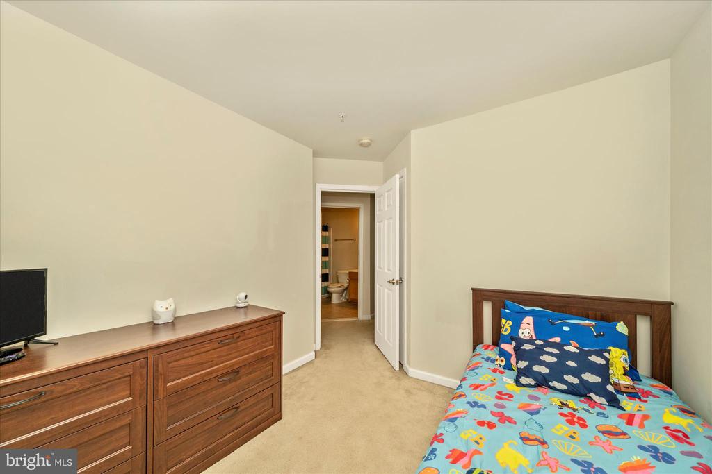 919 HOPKINS CORNER
