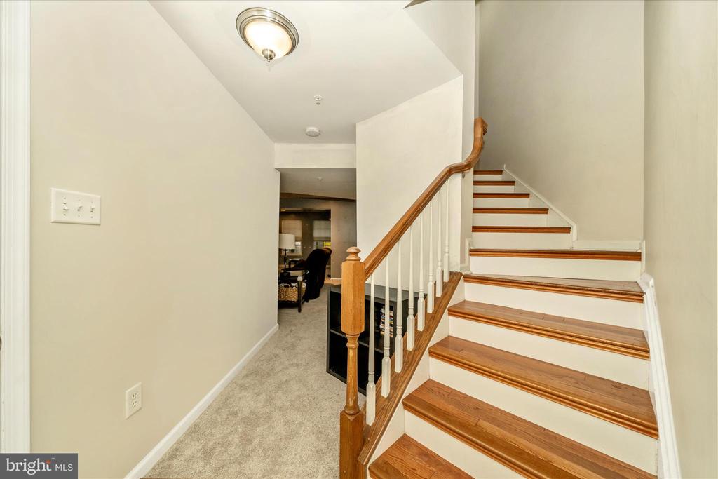 919 HOPKINS CORNER