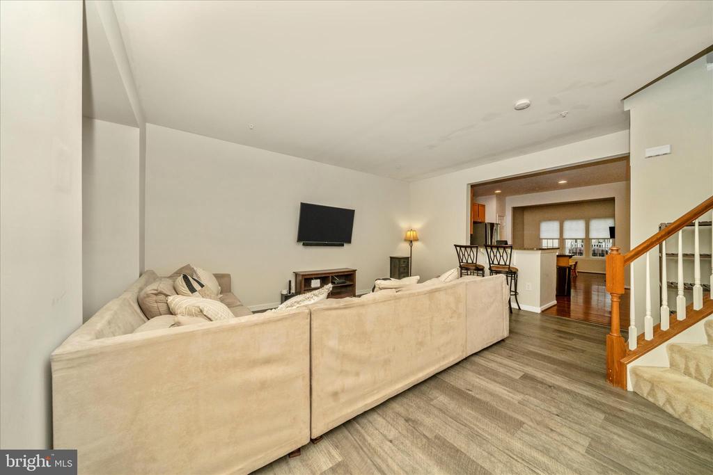 919 HOPKINS CORNER