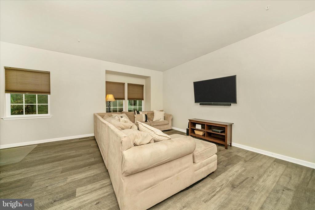 919 HOPKINS CORNER