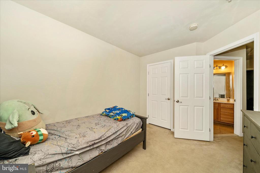 919 HOPKINS CORNER