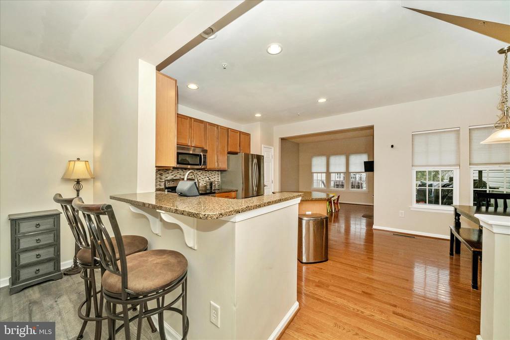 919 HOPKINS CORNER