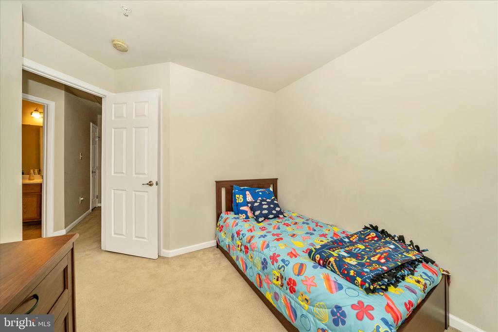 919 HOPKINS CORNER