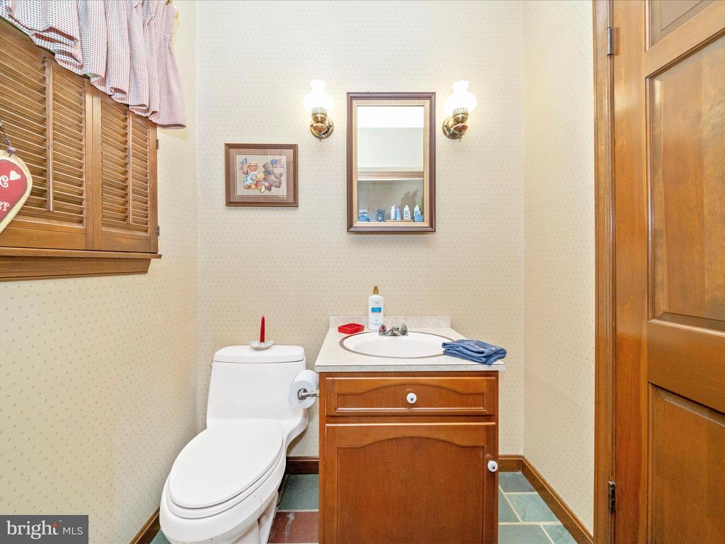 4 BURR OAK COURT