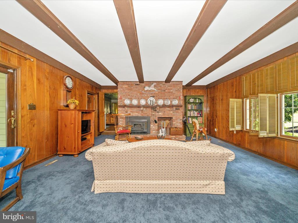 4 BURR OAK COURT