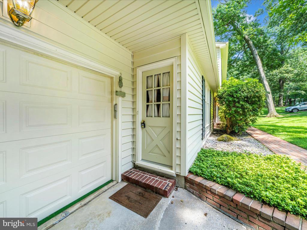 4 BURR OAK COURT