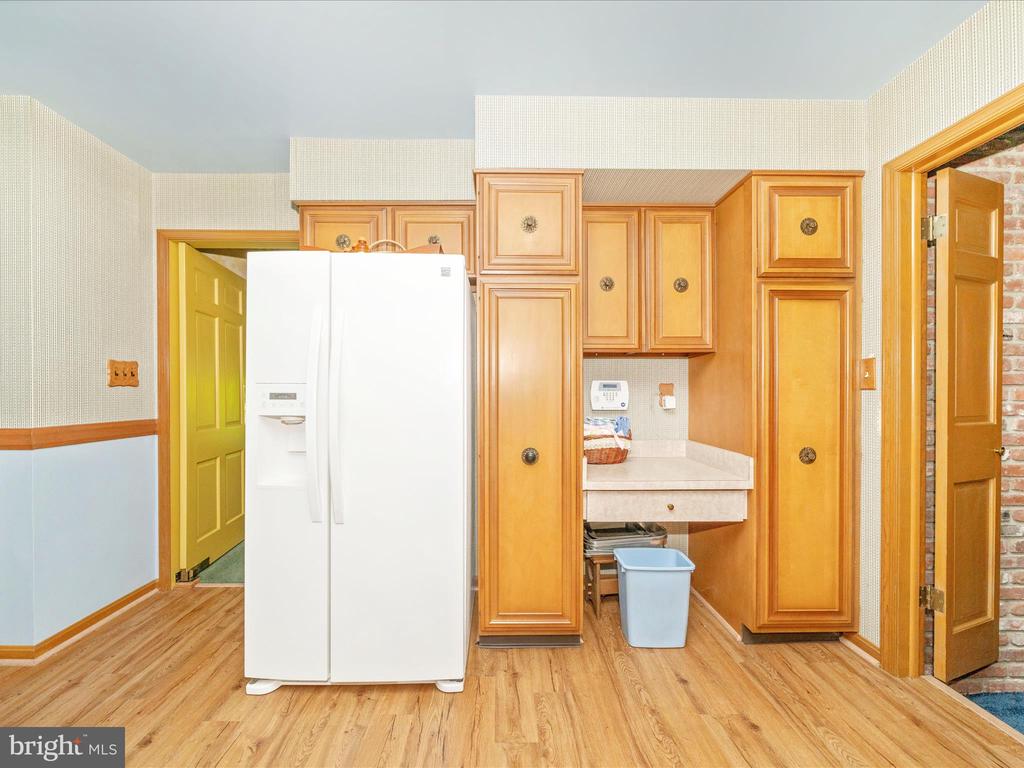 4 BURR OAK COURT