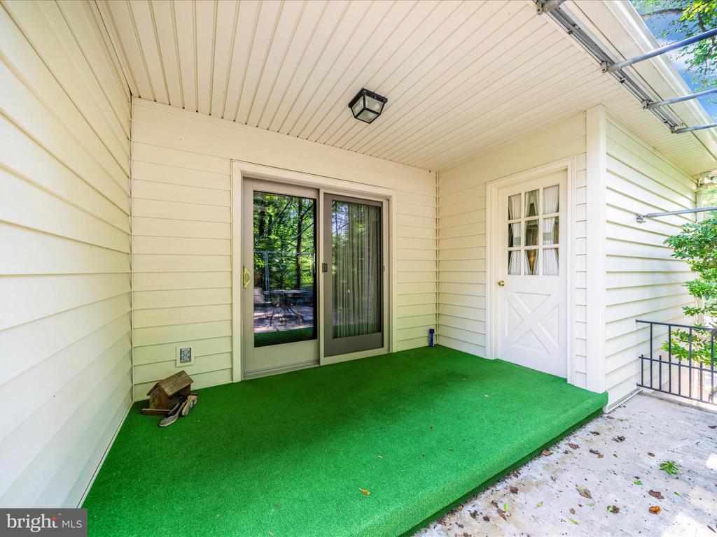 4 BURR OAK COURT