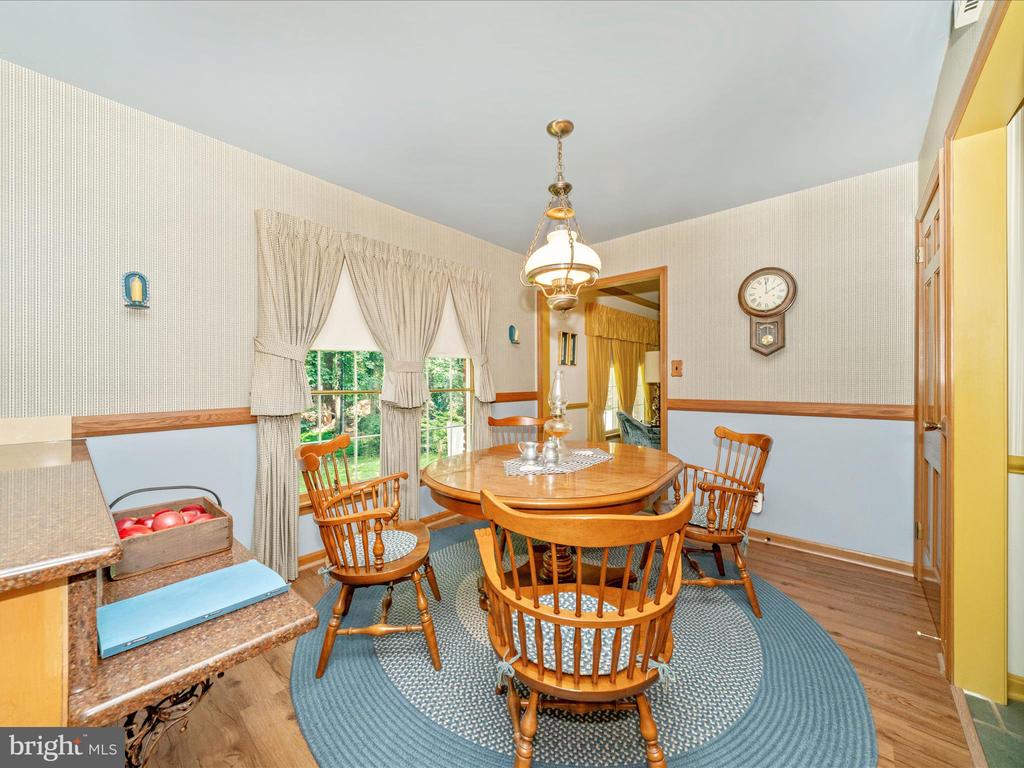 4 BURR OAK COURT