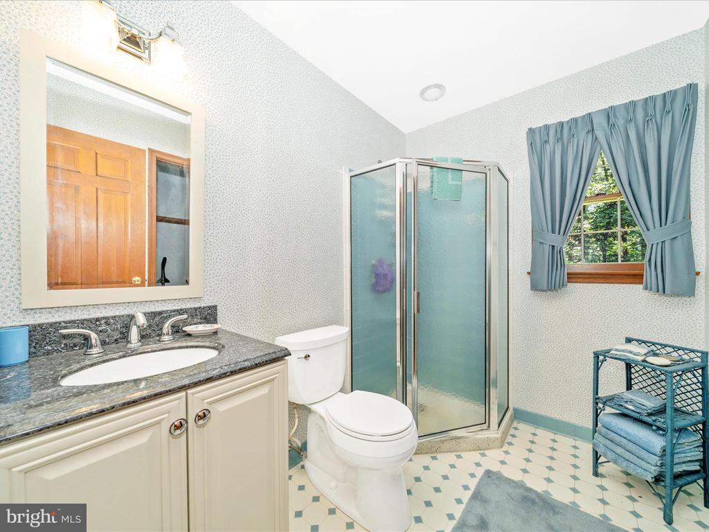 4 BURR OAK COURT
