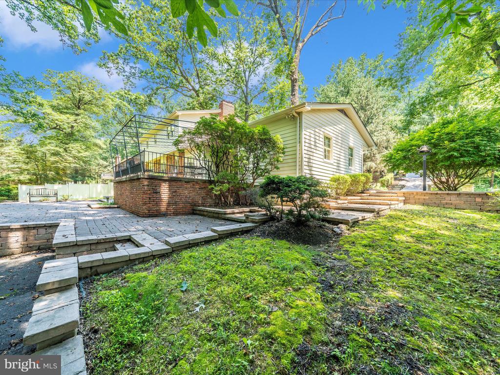 4 BURR OAK COURT