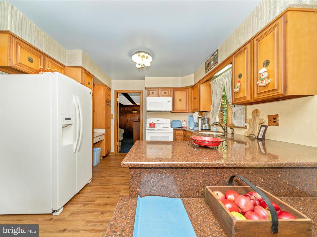 4 BURR OAK COURT