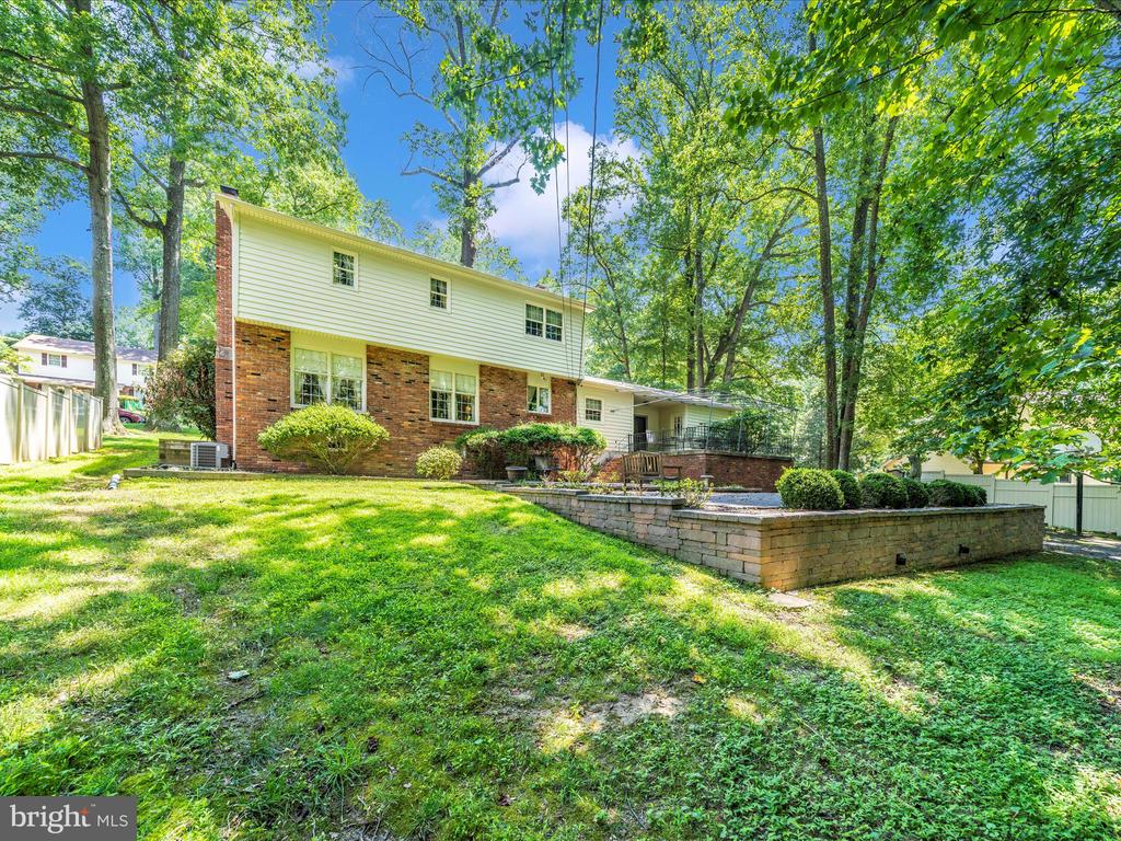 4 BURR OAK COURT