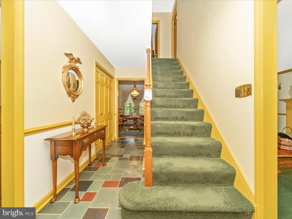 4 BURR OAK COURT