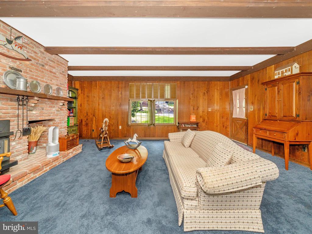 4 BURR OAK COURT