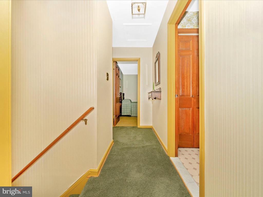 4 BURR OAK COURT