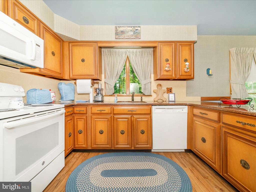 4 BURR OAK COURT