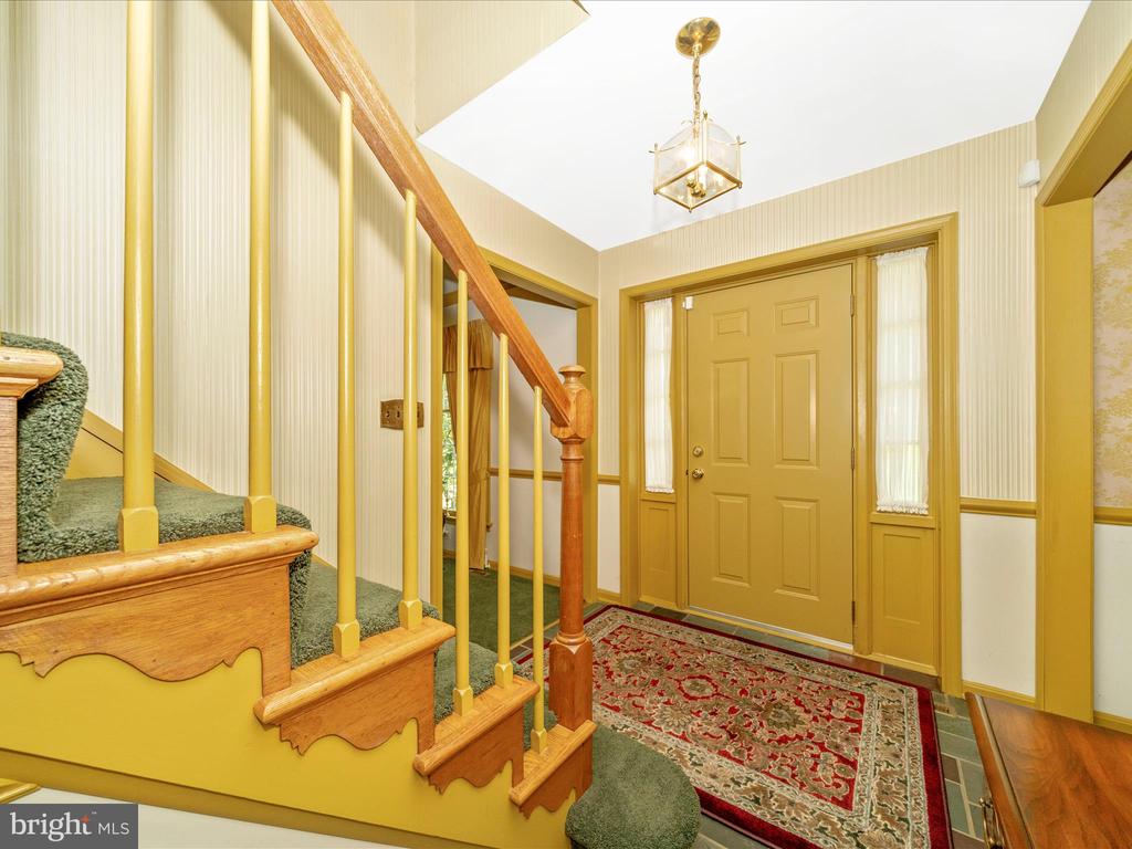 4 BURR OAK COURT
