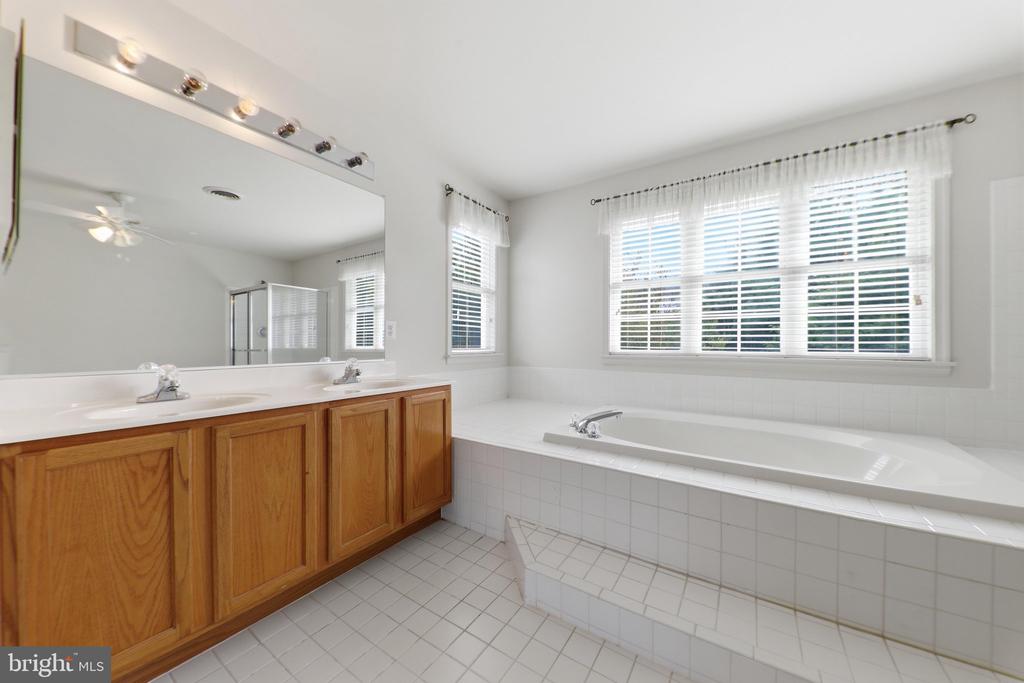 909 BRIDLEWREATH WAY