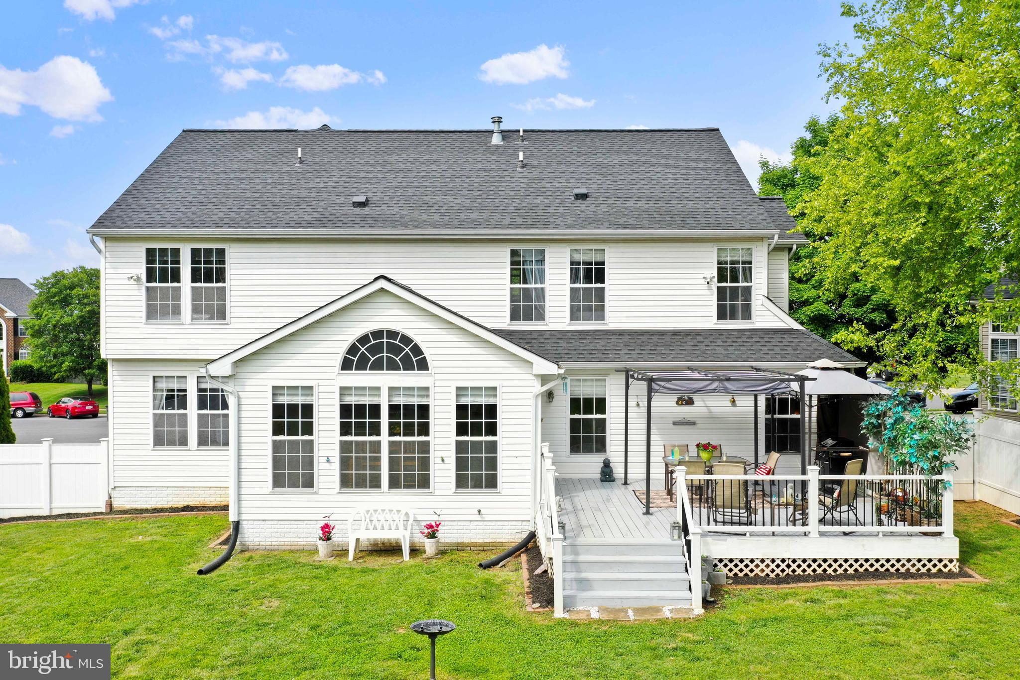 1802 WHISPERING MEADOW COURT