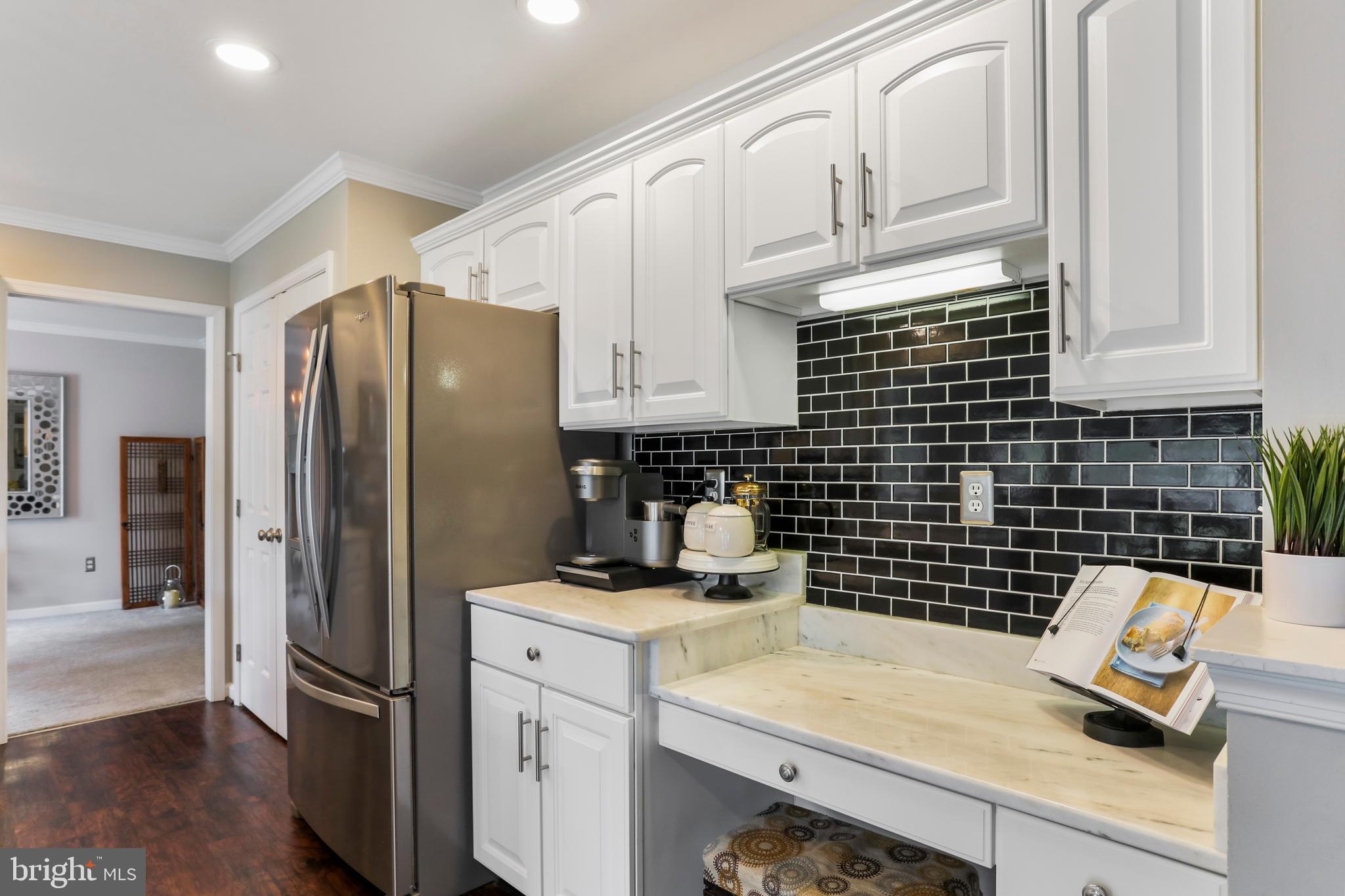 1802 WHISPERING MEADOW COURT