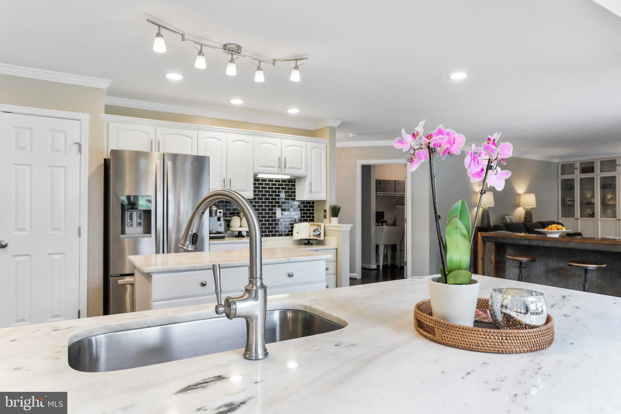 1802 WHISPERING MEADOW COURT