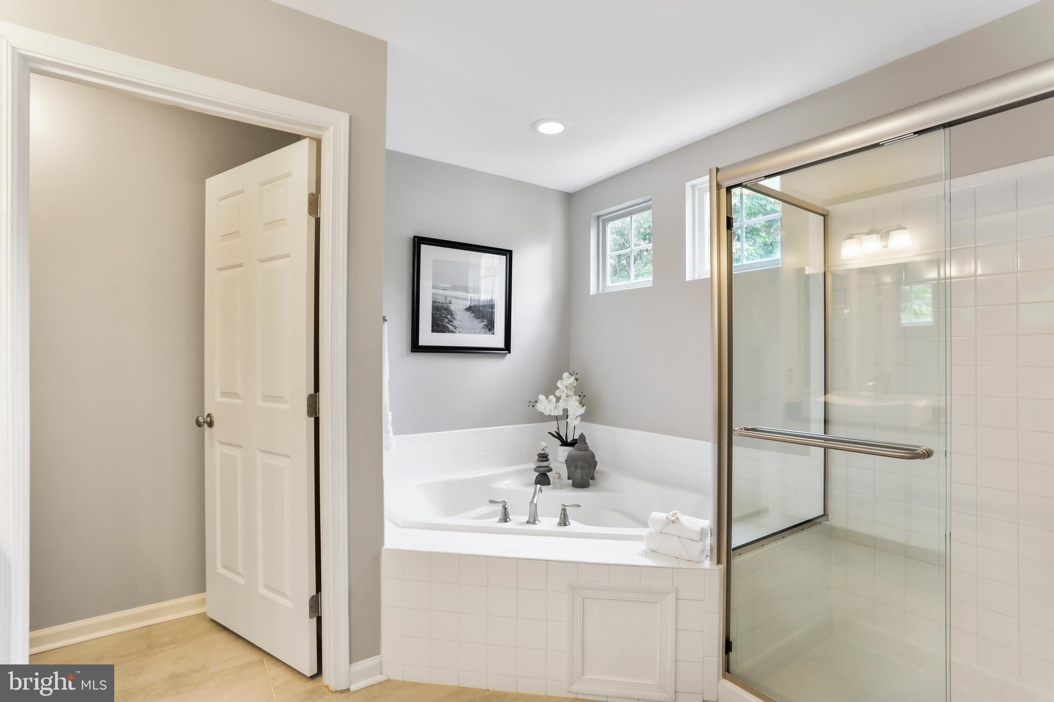 1802 WHISPERING MEADOW COURT