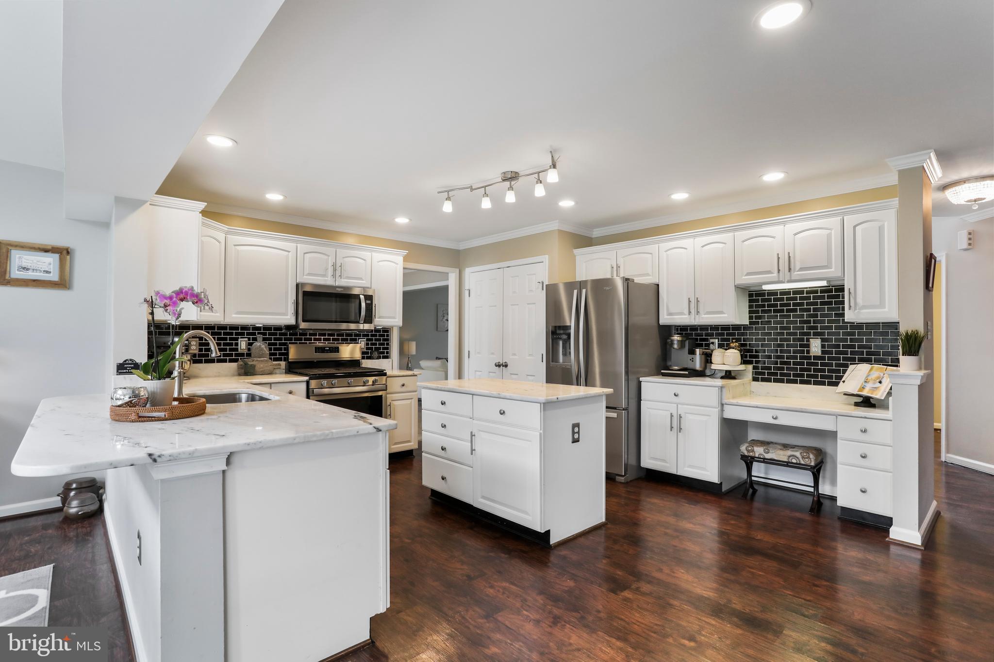 1802 WHISPERING MEADOW COURT