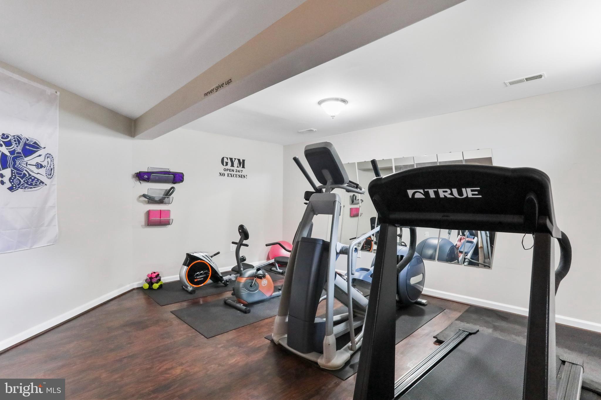 1802 WHISPERING MEADOW COURT