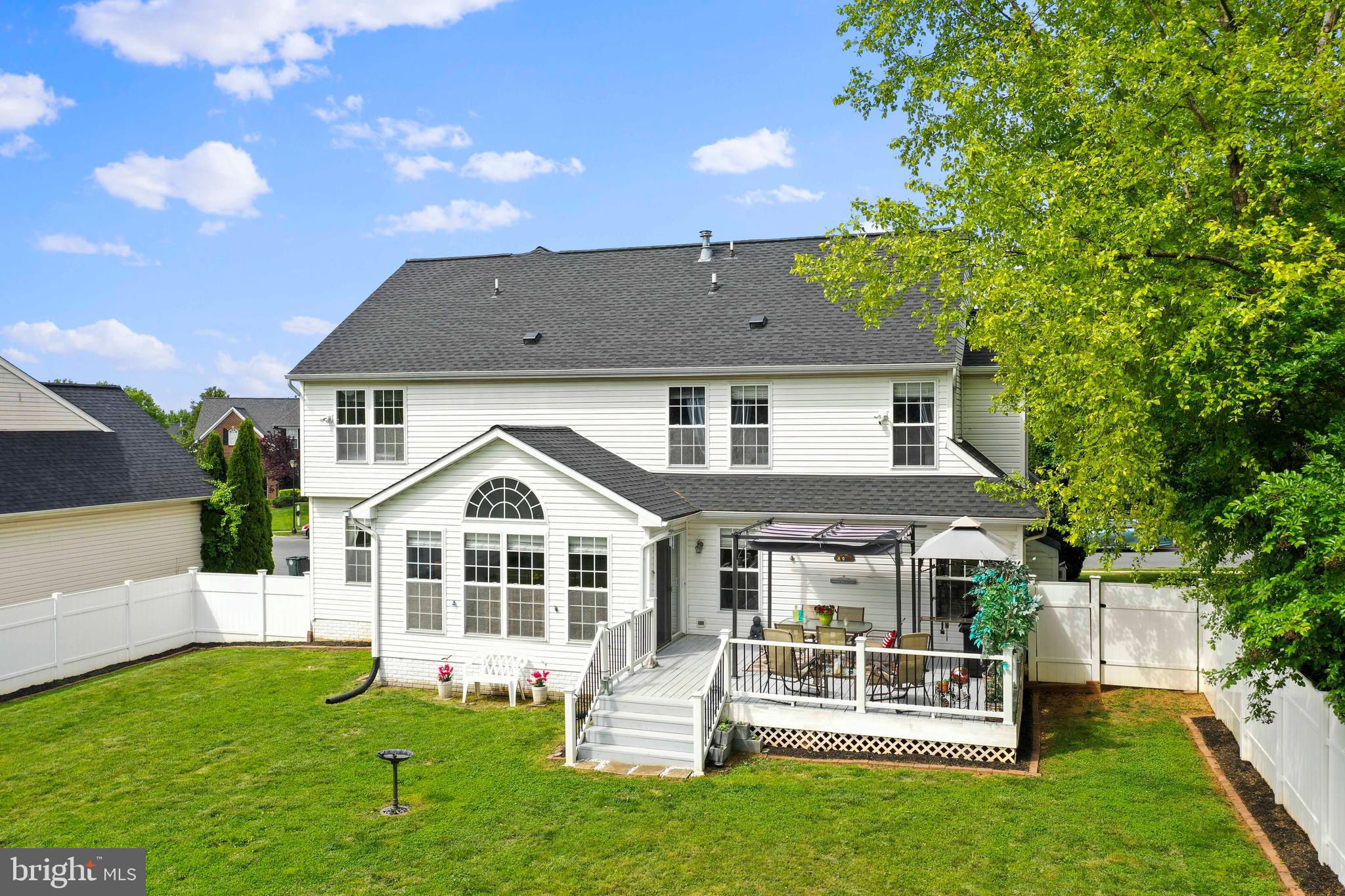 1802 WHISPERING MEADOW COURT