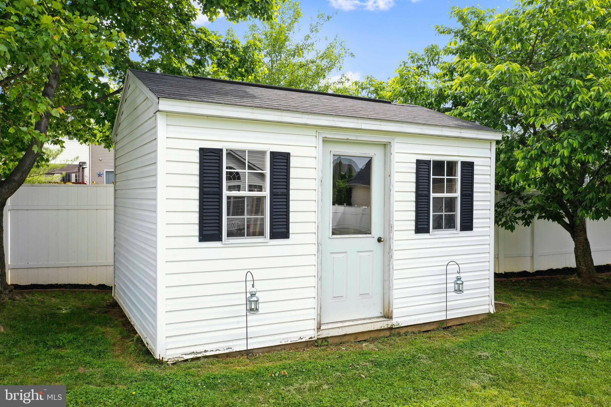 1802 WHISPERING MEADOW COURT