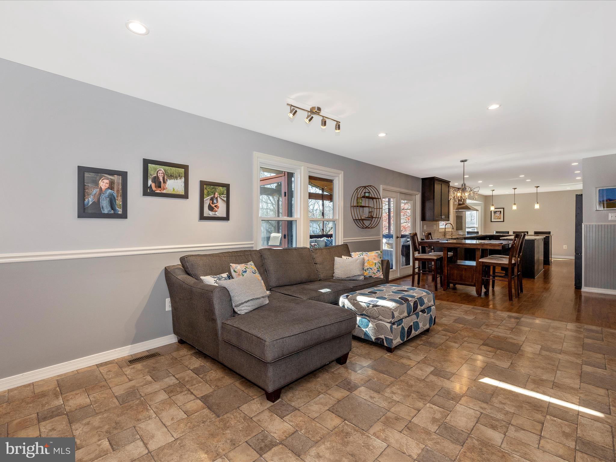 6112 HUCKLEBERRY WAY