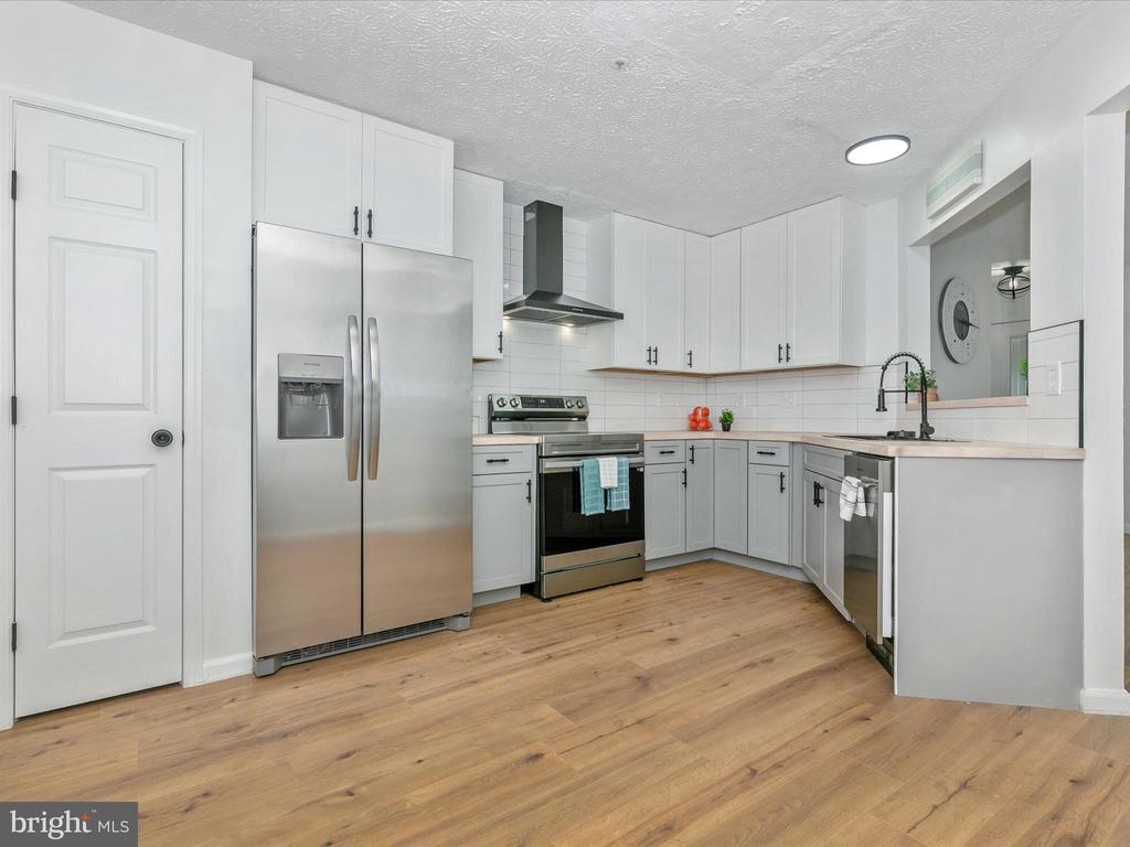 5307 REGAL COURT