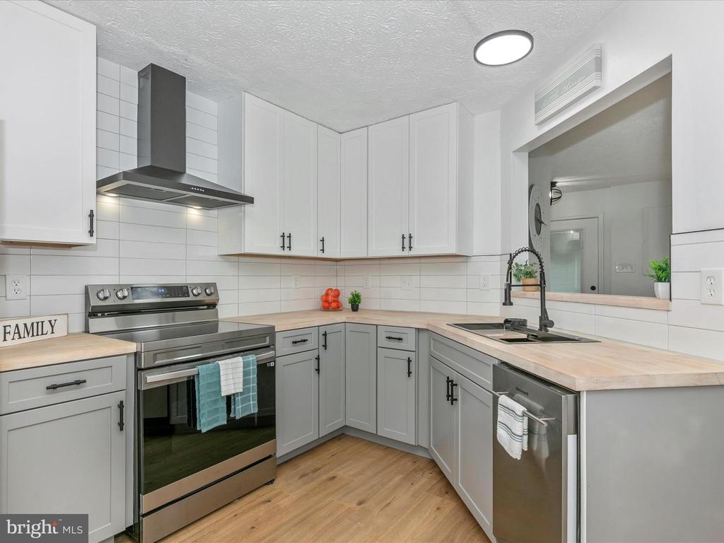 5307 REGAL COURT