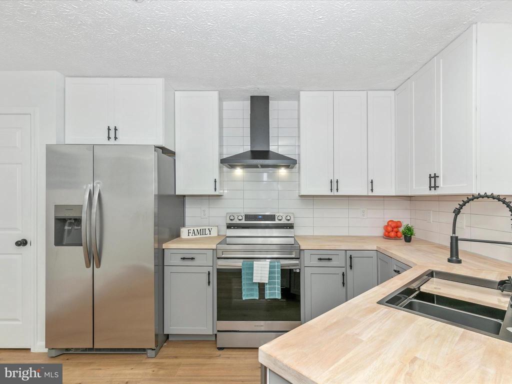 5307 REGAL COURT