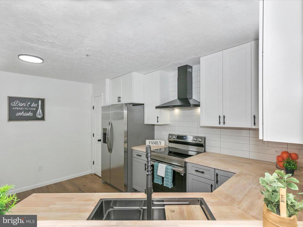 5307 REGAL COURT